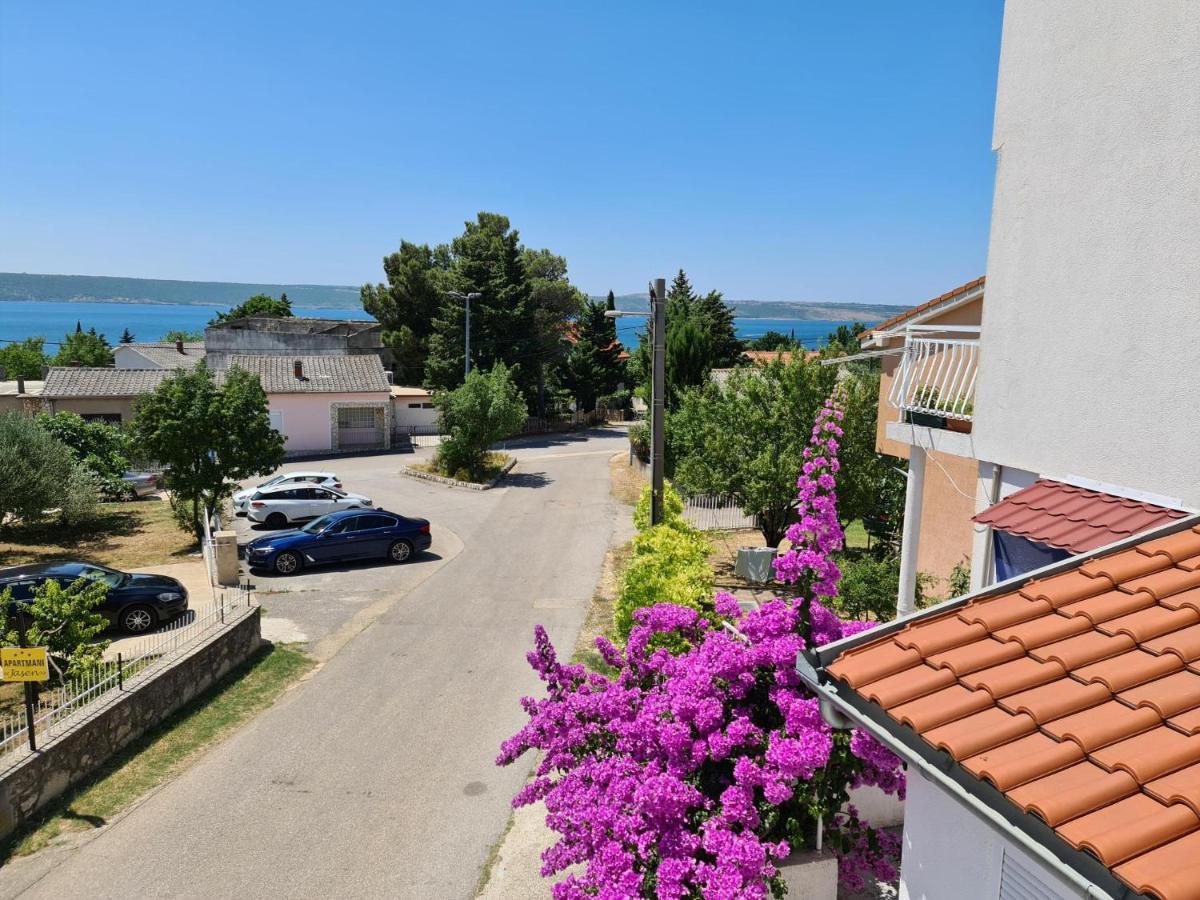 Maslenica-bougainvillea Apartment *
